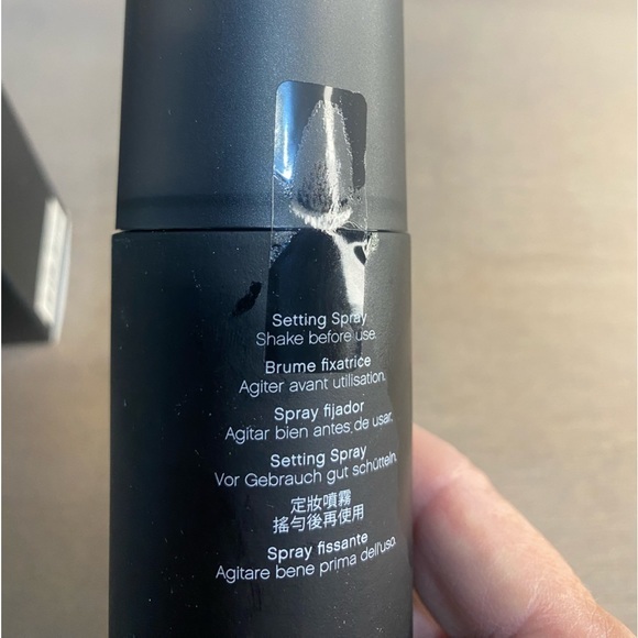 Younique Touch Behold setting‎ spray - Picture 6 of 7